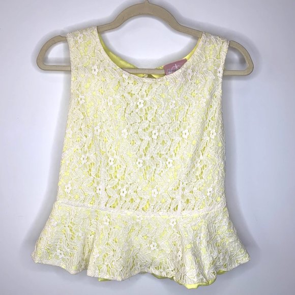 Romeo & Juliet Couture Tops - ROMEO & JULIET COUTURE Yellow Peplum Top White Floral Lace Overlay Sz S/M‎